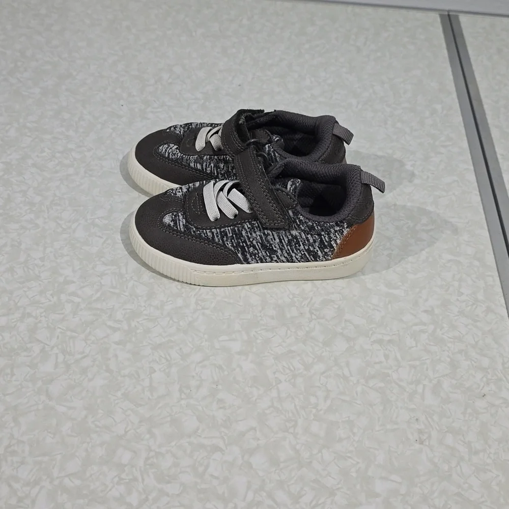 Carters‎ Toddler Gray Sneakers Size 6